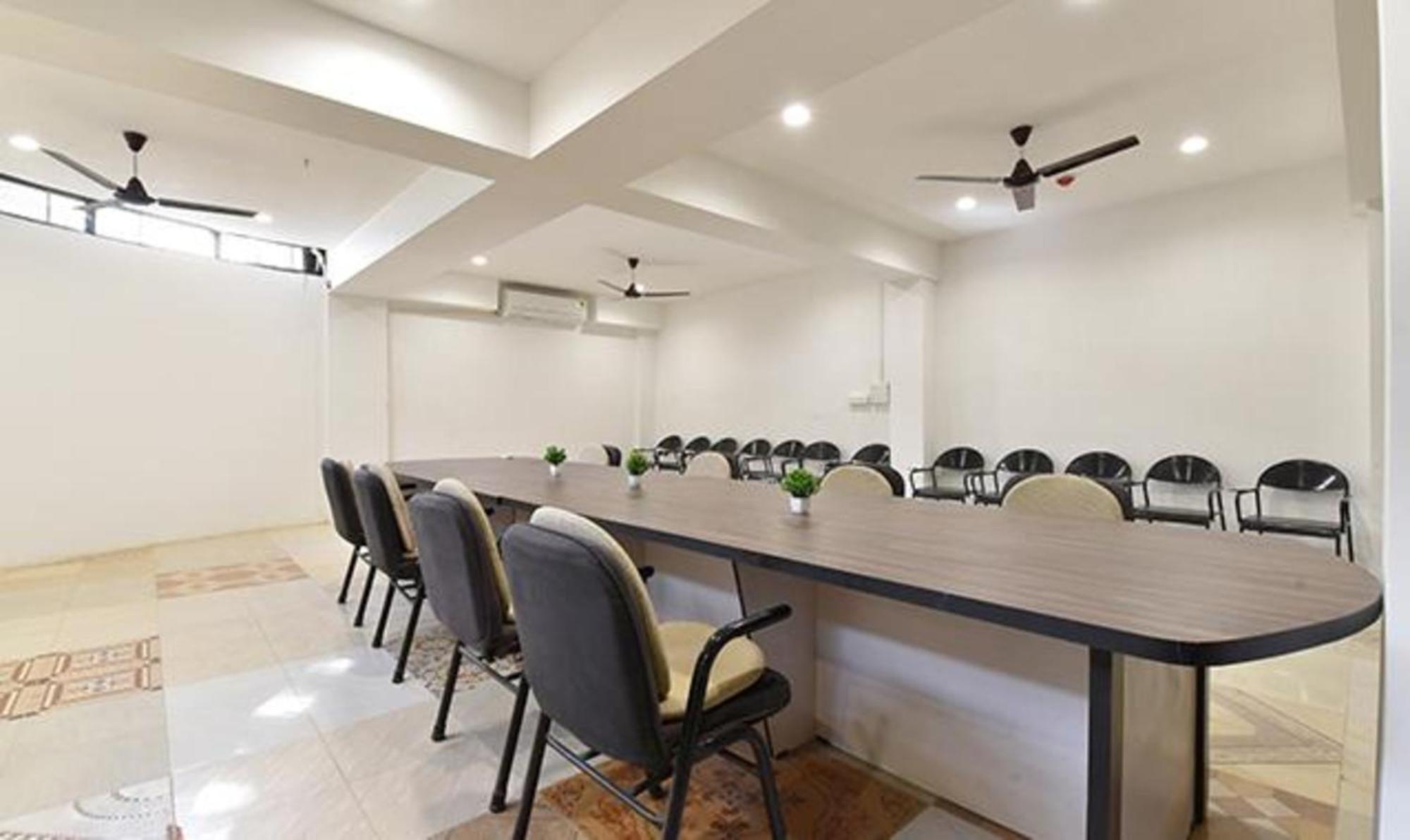 Fabhotel Siddharth Corporate - Vavol, Gandhinagar Extérieur photo