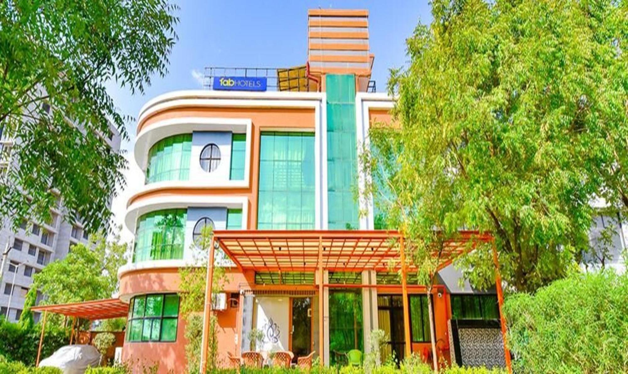 Fabhotel Siddharth Corporate - Vavol, Gandhinagar Extérieur photo